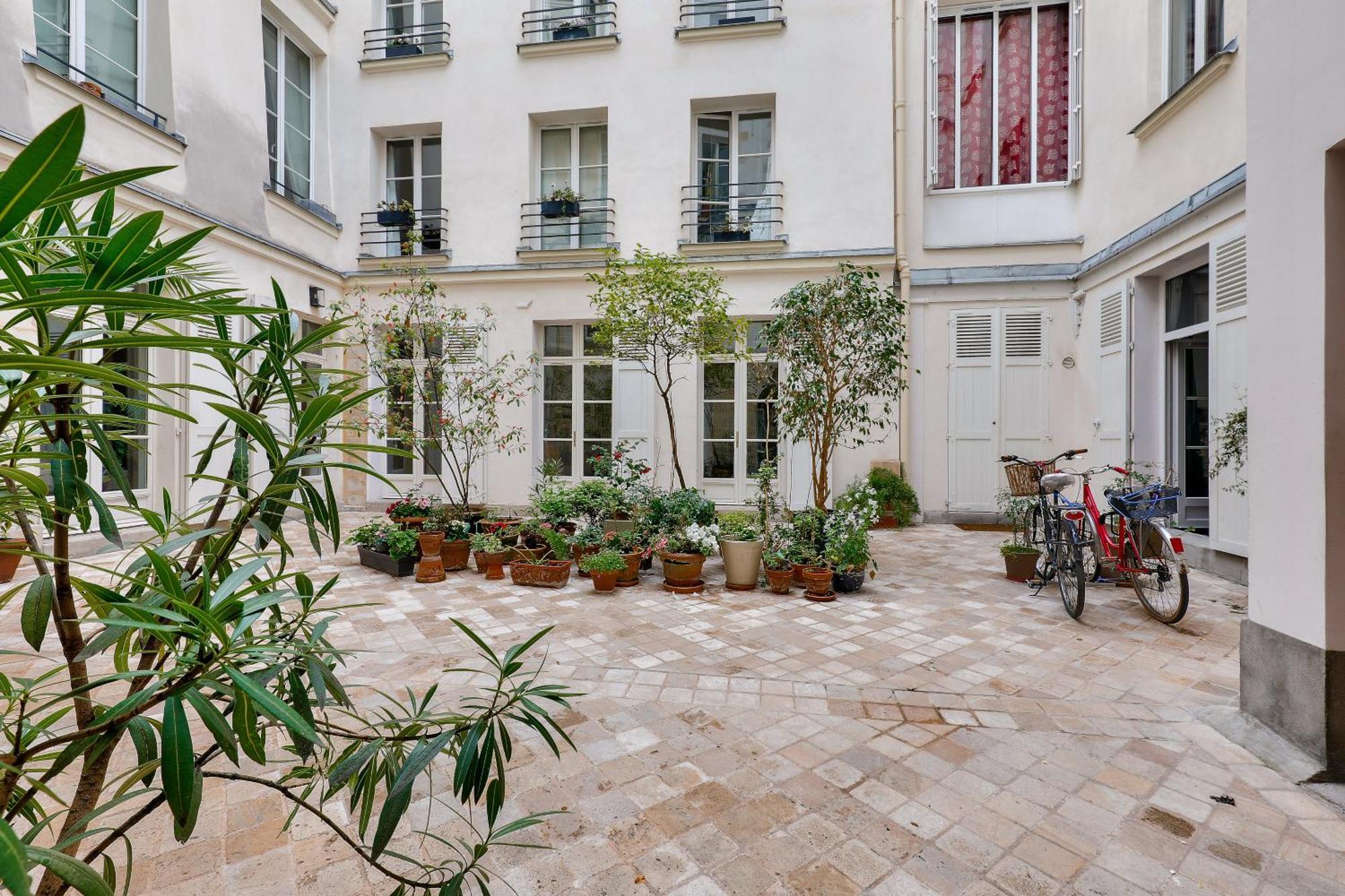 Paradise In The Center Of Paris - Le Marais Екстериор снимка